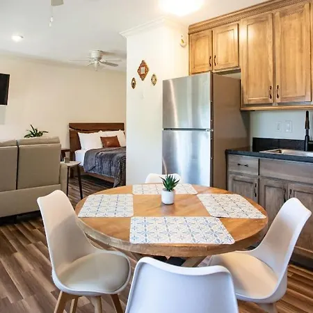 Quaint Studio In Hill Country